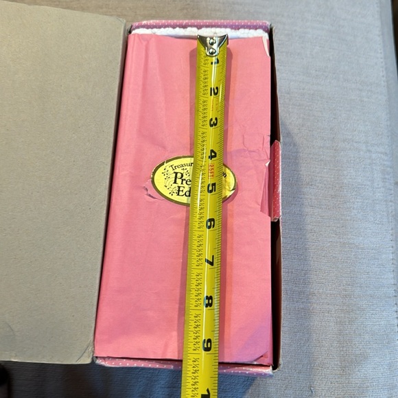 VINTAGE PARADISE GALLERIES Treasury Collection Porcelain Doll - Picture 3 of 7